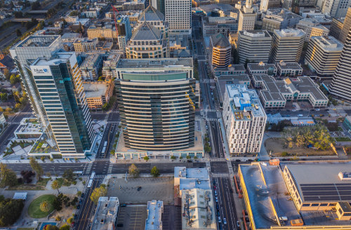 theskylinesblog: 555 City Center“Oakland, california”. Photo by Patrick Boury.This picture was taken