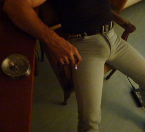 jeanscumpig:  Nice tight jeans