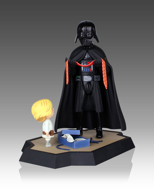 jokerino:  pr1nceshawn:  “Darth Vader and Son” & “Vader’s Little Princess” Figurines.  Le voglioooooooooo