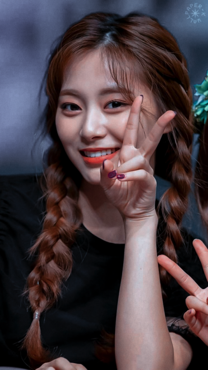 『TZUYU』saved? reblog or like© fantaken owners