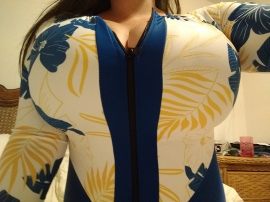 notpullinout-deactivated2020121:chesteelarou:New bathing suit 👀&hellip;