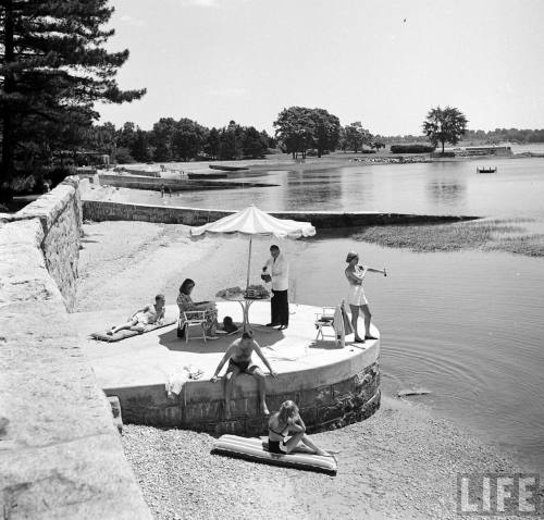 Fairfield County(Nina Leen. 1949)