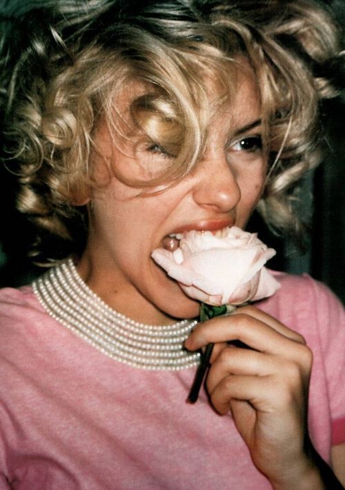 candysayyys:  Follow http://alguria.tumblr.com/ em We Heart It. 