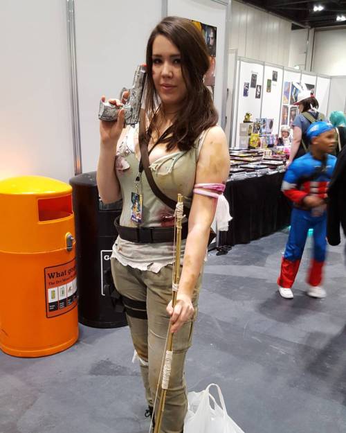 Awesome Lara Croft Cosplay! #laracroft #tombraider #cosplay #lscc #lscc2016 (at Excel Centre. Comic Con.)