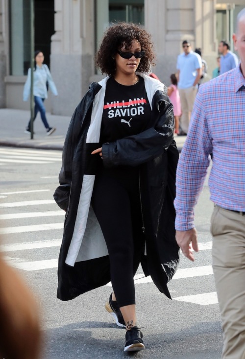 10-21-17 - Rihanna heading to a gym in NYC