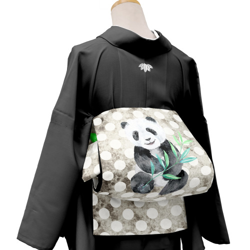 tanuki-kimono: Modern kimono outfit by Gofukuya, with a cute panda obi.Gofukuya now can add kamon (f