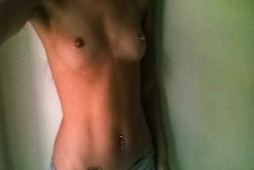 xessgirl:  Topless tuesday