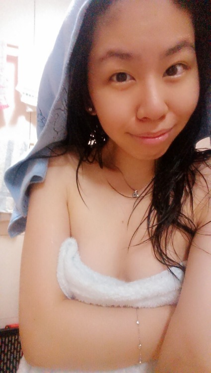 xyxy999: beetalkbitch: 國中小蘿莉 身材真好 優等蘿莉！版大跪求名字