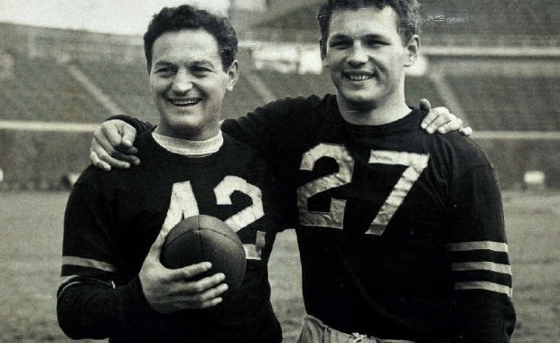 kickoffcoverage:
“ Oldest former Bears player John Siegal dies at 97
John Siegal (pictured right), a defensive end who helped the Chicago Bears win three NFL titles in the 1940s and was their oldest former player, has died. He was 97.
The Bears...