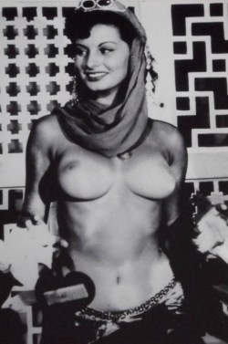 vintagehottieswow:  Sophia Loren
