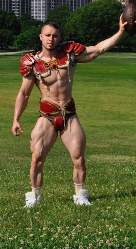 depravedslave:  Gridiron muscle.
