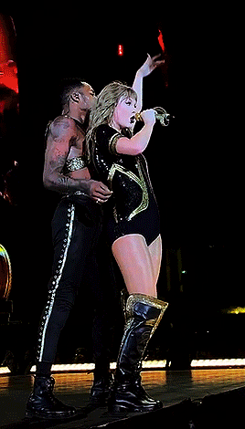 riversingsweetsongs:we rule the kingdom inside my room, oh!