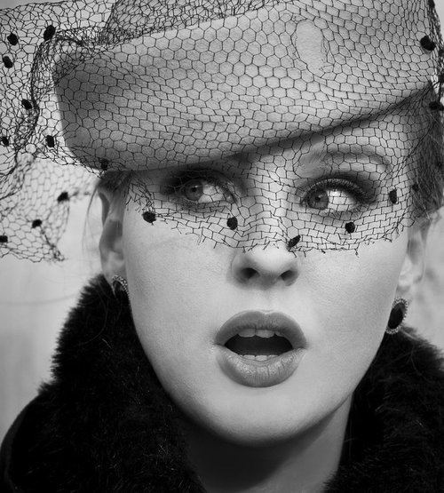 delly-cat:  The proof that that’s not Adele.