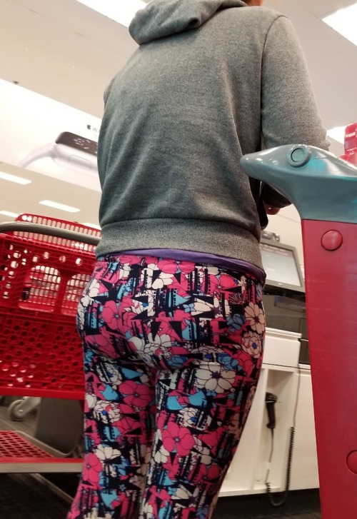 candid ass in leggings