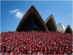 Surfeit of Santas (fun run in Sydney, Australia)