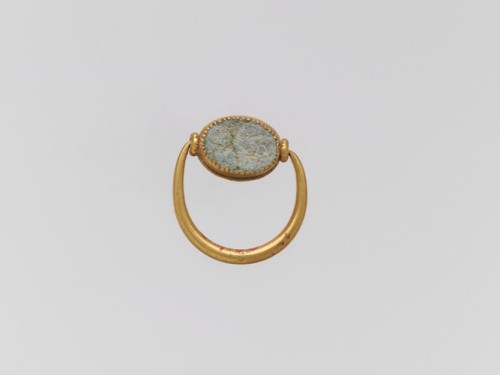 met-greekroman-art: Gold ring with glass paste ring stone, Metropolitan Museum of Art: Greek and Rom