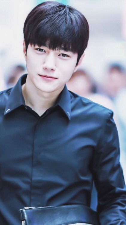 kpapers97:  <<Myungsoo Wallpaper>>  —-> Requested  Infinite’s L