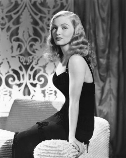 missgretagarbo:  Veronica Lake, 1940s