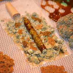 incredible-kush:  Took one out of @rick0ller_  book and rolled up this goodie Blackberry kush wrapped in Berrywhite shatter laying in Green fire &amp; Blackberry bud sprinkled with og kief and bubba cheese honeycomb!