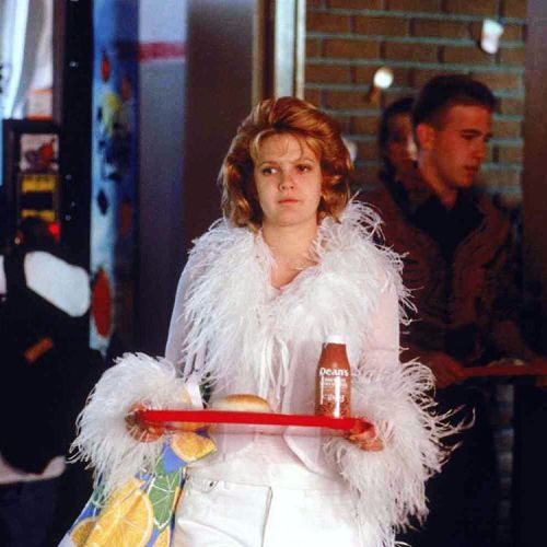 Me when I realize I overdressed. Again. #storyofmylife #thestruggleisreal #drewbarrymore
