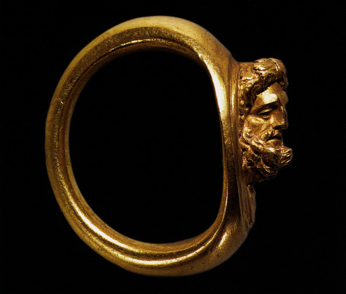 oinopa-ponton:Ring with a bust of Jupiter, ca. 50 B.C. - A.D. 20. Germany, Berlin, State Museum