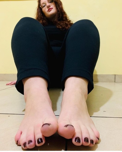 jfc223:  @dakotaroses20 #pies #pied #pieds #piedini #pés #pezinhos #barefoot #feet #foot #wrinkles #yogafeet #feetlovers #footporn #feetporn # #footmodel #feetmodel #footfetishnation #footfetish #feetlovers #prettyfeet #prettytoes #footgoddess #flipflops