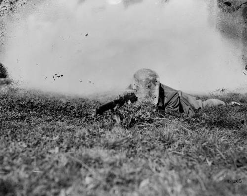 death-in-march: A German sniper’s mask made of ½" Krupp steel. September, 1917.