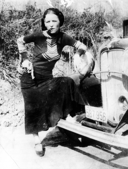 truckstopstruckstop: BONNIE AND CLYDE photo set Via anotherstateofmind67: Bonnie and Clyde - 1934