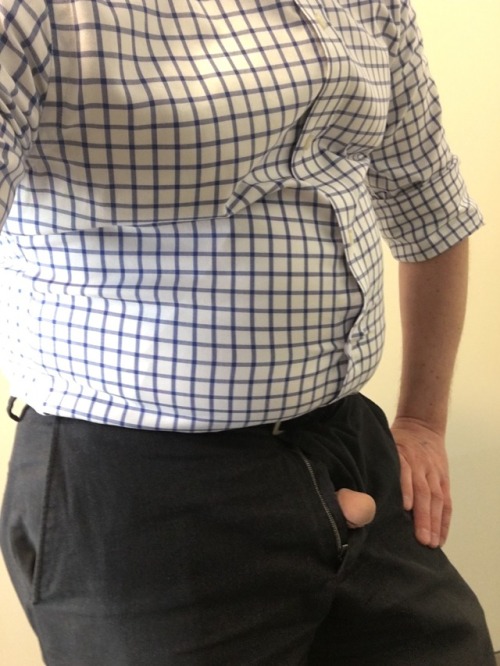 thebabybarracuda: Thick (and Tinydick) Thursday in the office!