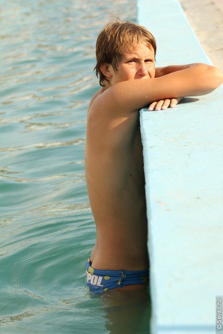 wcaga-speedos: @sfswimfan-original : perv Russian Press