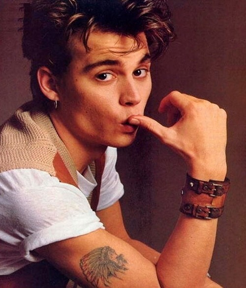 A young 23 years old Johnny Depp, serving handsomeness, 35 years ago, on March 1987.At that time, a 