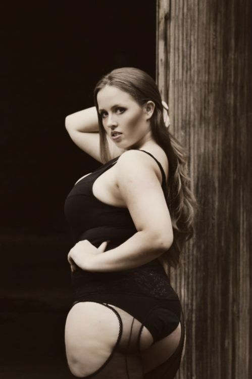 throwmeacurveball:  Viktoria Manas 