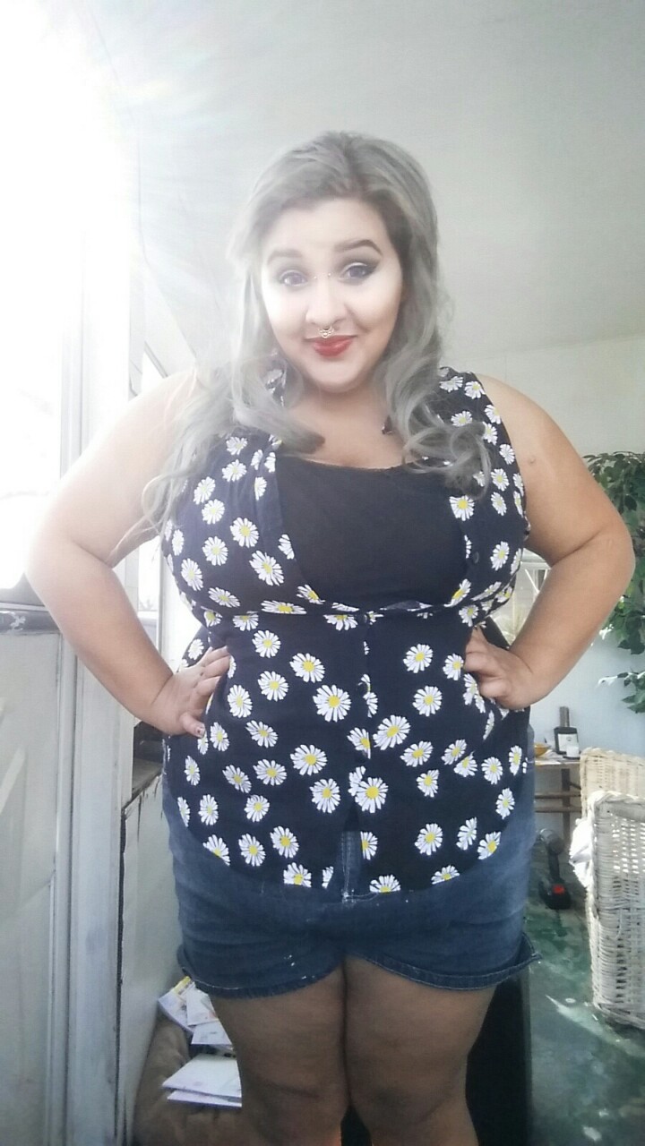 chubblebath:So beautiful outside today. Taking advantage.   Love to see lots more
