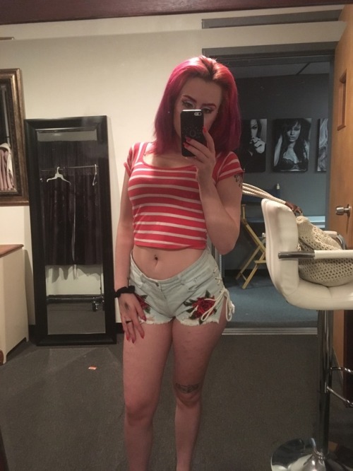 positively-nudity:  Behind the scenes of my shoot 😋😛  DM me to donate to my GoFundMe // Buy my snap to see more explicit content // Don’t repost without credit