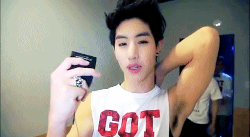 hairykpoppits:  xkezhda:  wangjckson:arms ʘ‿ʘhairykpoppits He’s calling you guys so much(?).  Mark casually flaunting his pits cuz he knows we love itIZIZ
