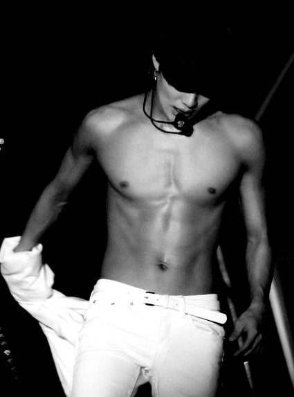 xmyeyesonyoux: Lee fucking Taemin.