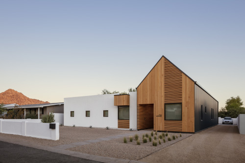 Pleats House - Phoenix, USA - The Ranch Mine - via ArchDaily____Arthur and Puff are everywhere …Face