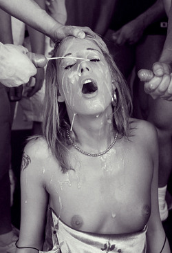 therescumonherface:  there’s cum on her