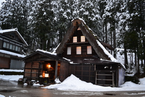 五箇山の相倉　（富山県南砺市）Ainokura Village in Gokayama (Nanto-shi, Toyama Prefecture)While lesser known than it