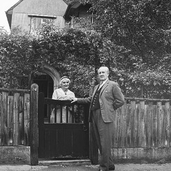 ahobbittale:J.R.R. and Edith Tolkien in Oxford, 1961 Beren y Lúthien