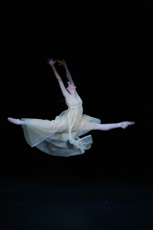 aurelie-dupont:Anna Nikulina in Grigorovich’s Romeo and JulietPhoto © Damir Yusupov