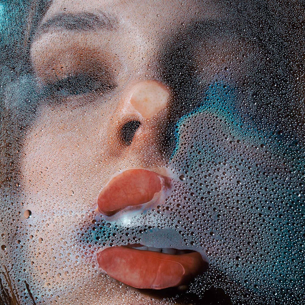 crossconnectmag:  Marius Sperlich is a Berlin-based photographer, artist and designer.