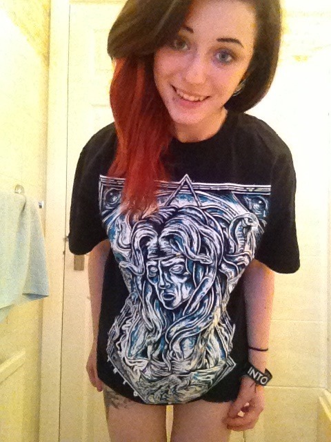 f0xcub:  thisworldaintperfect:  Since the anon wanted a photo, have this soz  If