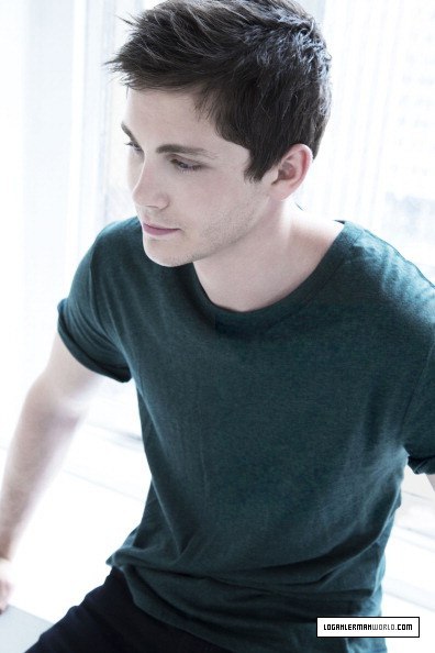 crush-for-guys:  and-there-i-was:  Can we all just take a moment to appreciate his
