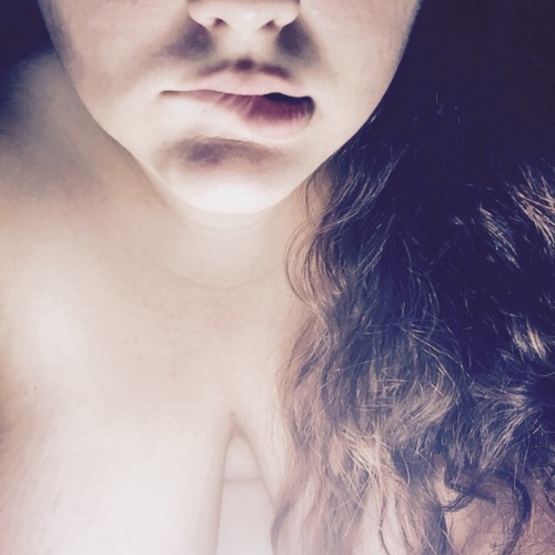 bbwcharlierebel:  Who wants to own this mouth?