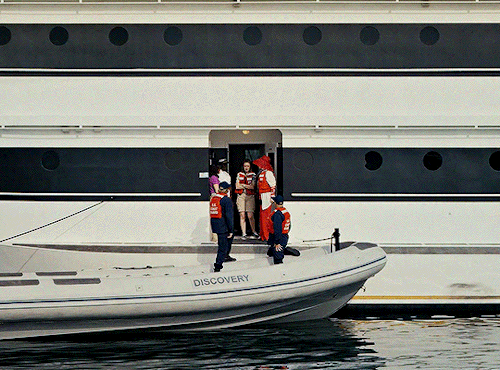 softdeb:  Hacks (2021-) dir. Lucia Aniello2.04 “The Captain’s Wife”