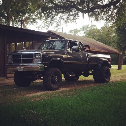 mossyoakswampdonkey:  poweredbydiesel:  mossyoakswampdonkey:  Sex machine. Aren’t first gen extended cabs rare? I feel like I always see regular cabs.  They aren’t as mainstream as reg cabs. But the really rare variant is the quad cab.  I know quad