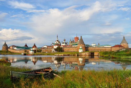 Wikipedia picture of the day on August 18, 2018:
View of Solovetsky Monastery in Arkhangelsk Oblast, Russia.
Learn more. ‪
‪ ‪Join @RobinhoodApp and we’ll both get a share of stock like $AAPL, $F, or $S for free.‬...