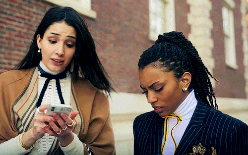 LUNA LA & MONET DE HAAN stirring Up Drama In 1.04 Fire Walks With Z