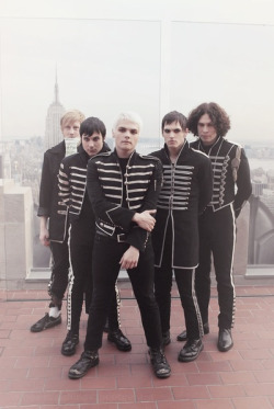 utensole:  ❤️For @ForeignerToTheInternet, MCRmy❤️ on We Heart It. 